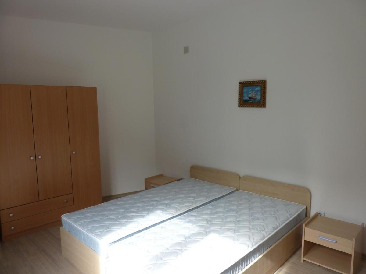 Riviera Sea Villageapartments Golden Sands Exterior photo